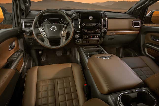Interior Nissan Titan terbaru...